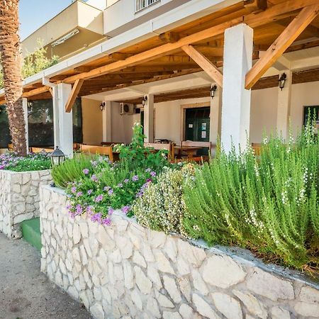 Apartments Galeb Blace Exterior foto