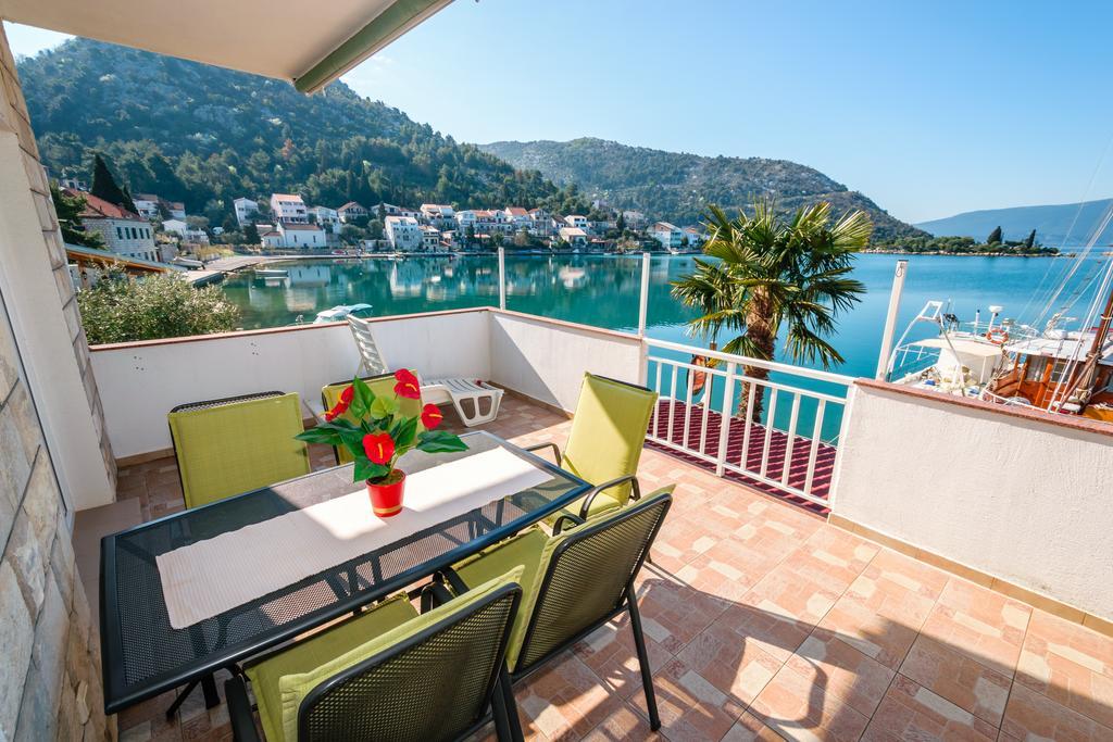 Apartments Galeb Blace Exterior foto